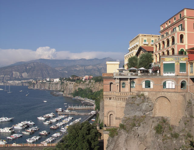 0649-Sorrento-harbour